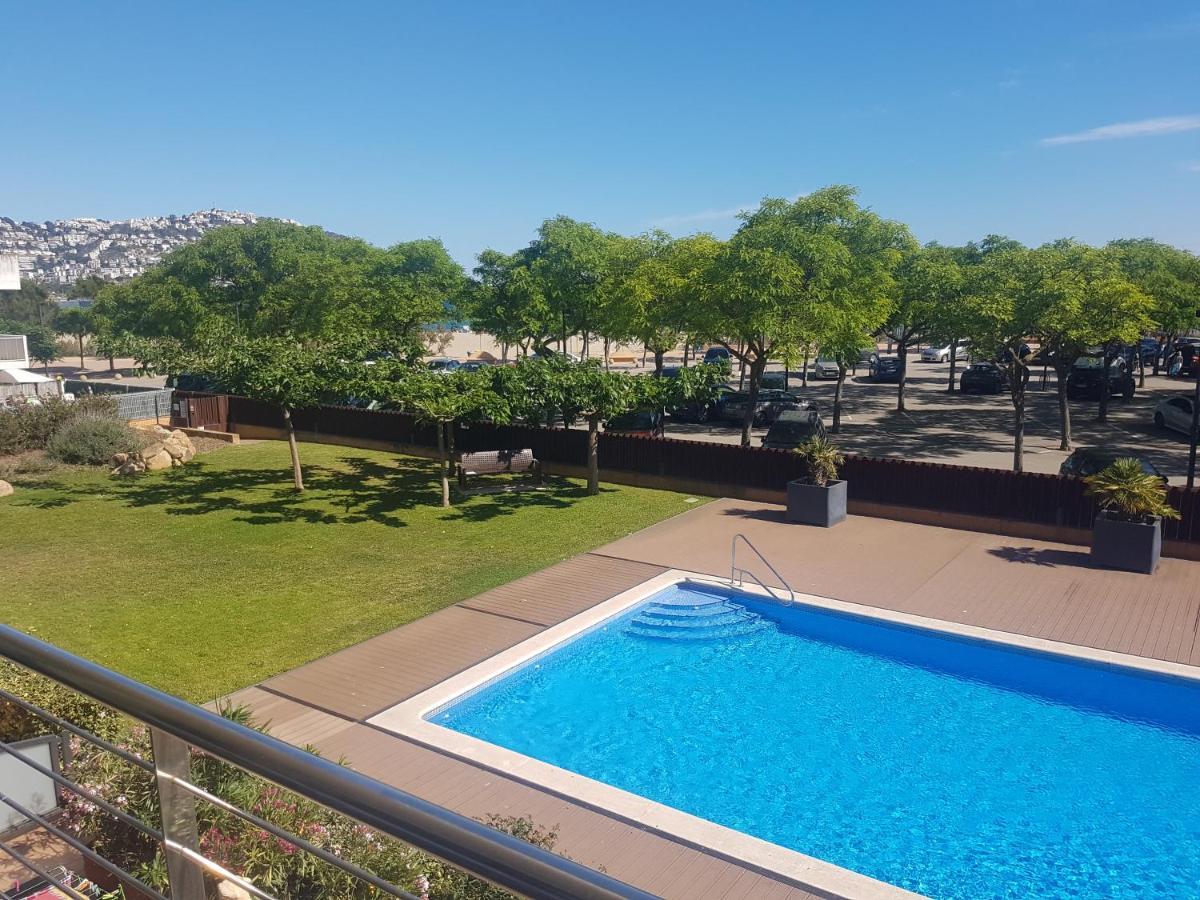 Beautiful Apartment 75M2 With View At The Beach, Pool, Parking โรเซส ภายนอก รูปภาพ