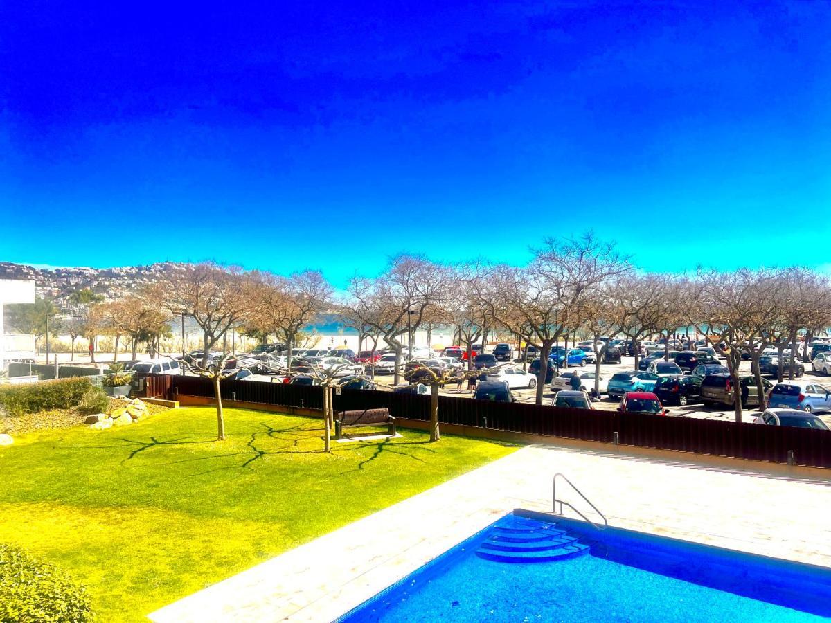 Beautiful Apartment 75M2 With View At The Beach, Pool, Parking โรเซส ภายนอก รูปภาพ